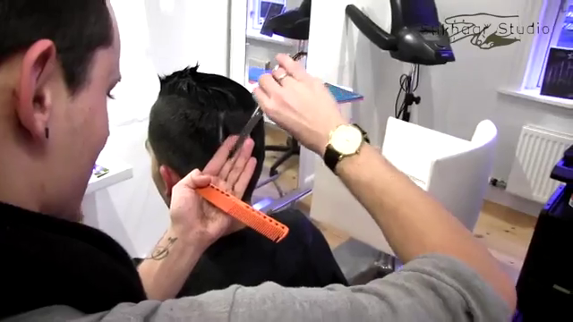 Video: Hướng dẫn cắt tóc giống Ronaldo